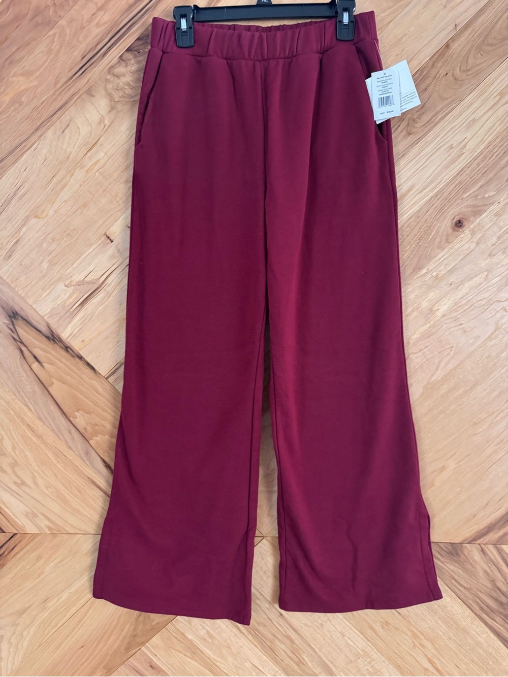 NWT Beyond Yoga - Fade Out Mid-Rise Sweatpant in Deep Burgundy - size medium